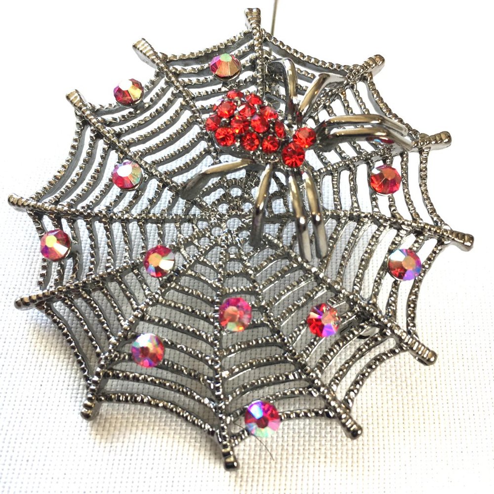 Halloween Red Jewel Spider on Silver Metal Web Brooch Pin  NWOT